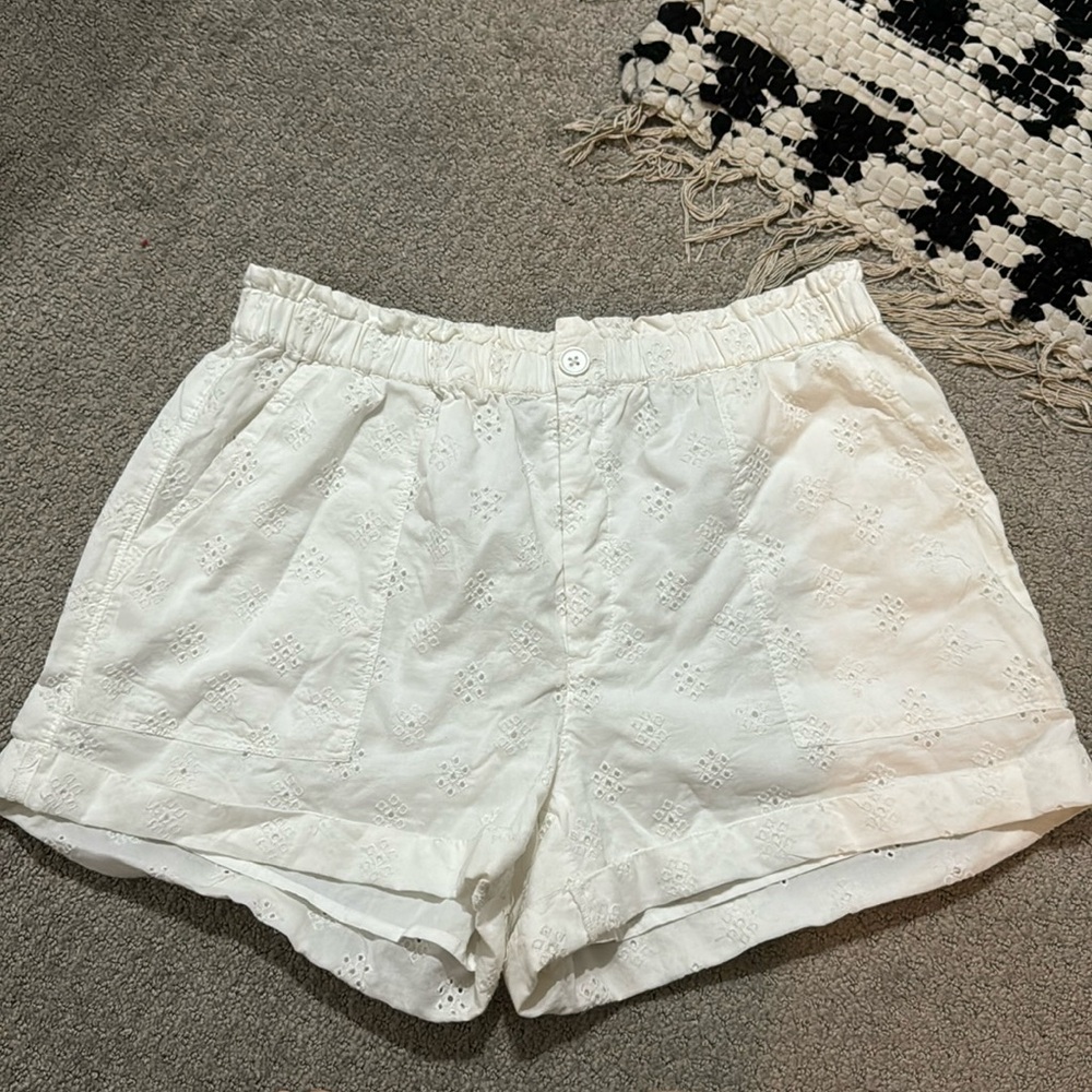 Brand new Aerie white cutout pattern shorts